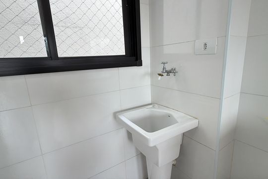 Área de serviço de apartamento para alugar com 2 quartos, 42m² em Água Rasa, São Paulo