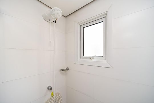 Banheiro da Suíte de apartamento para alugar com 2 quartos, 67m² em Jardim Itu, Porto Alegre