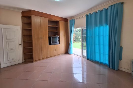 Suíte 1 de casa de condomínio à venda com 5 quartos, 382m² em Itaipu, Niterói