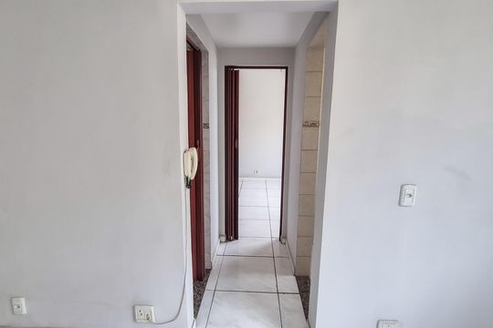 Corredor  de apartamento para alugar com 1 quarto, 40m² em Penha, Rio de Janeiro