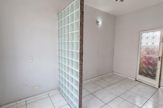 Sala de apartamento para alugar com 1 quarto, 40m² em Penha, Rio de Janeiro