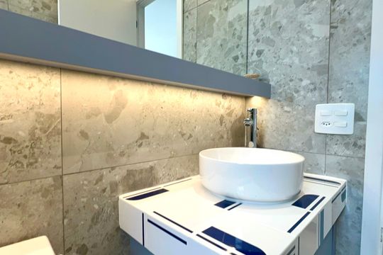 Banheiro de kitnet/studio para alugar com 1 quarto, 26m² em Pinheiros, São Paulo