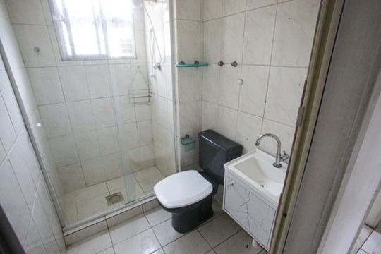 Banheiro de apartamento para alugar com 2 quartos, 80m² em Taquara, Rio de Janeiro