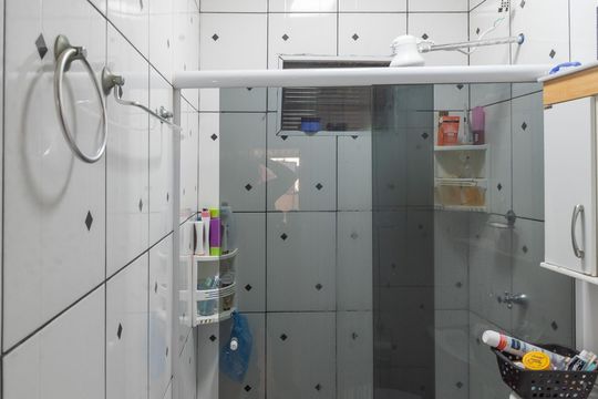 Banheiro de casa para alugar com 2 quartos, 160m² em Dic V (conjunto Habitacional Chico Mendes), Campinas