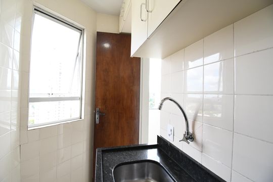Cozinha de kitnet/studio para alugar com 1 quarto, 26m² em Mercês, Curitiba