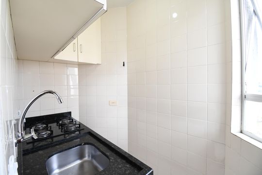 Cozinha de kitnet/studio para alugar com 1 quarto, 26m² em Mercês, Curitiba