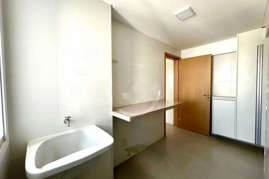 Apartamento à venda com 3 quartos, 155m² em Setor Bueno, Goiânia