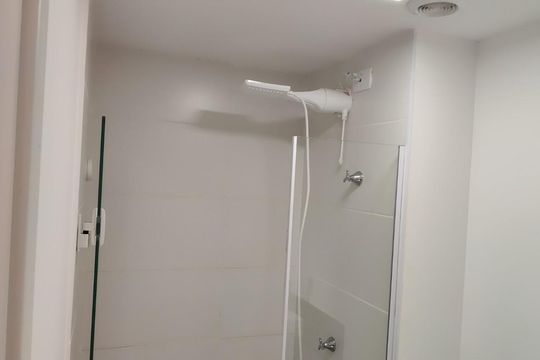 Banheiro de apartamento à venda com 1 quarto, 24m² em Vila Butantã, São Paulo