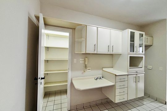 Cozinha de apartamento para alugar com 4 quartos, 150m² em Alphaville Industrial, Barueri