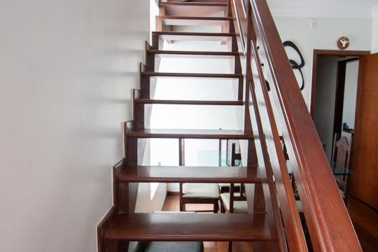 Escada de apartamento para alugar com 4 quartos, 180m² em São Luiz, Belo Horizonte