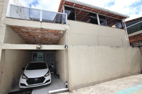Fachada de casa de condomínio à venda com 3 quartos, 145m² em Tropical, Contagem