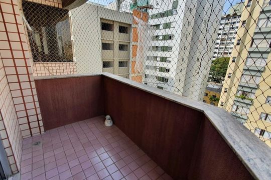 Suíte - Varanda  de apartamento para alugar com 2 quartos, 76m² em Savassi, Belo Horizonte