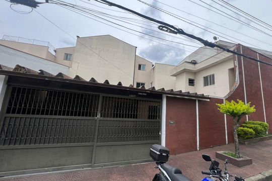 Fachada de casa à venda com 4 quartos, 162m² em Parque Novo Oratório, Santo André