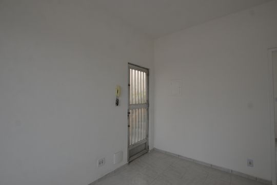 Sala de apartamento para alugar com 2 quartos, 105m² em Marechal Hermes, Rio de Janeiro