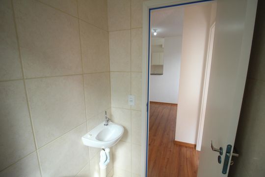 Banheiro de apartamento para alugar com 2 quartos, 45m² em Bairro da Glória, Contagem