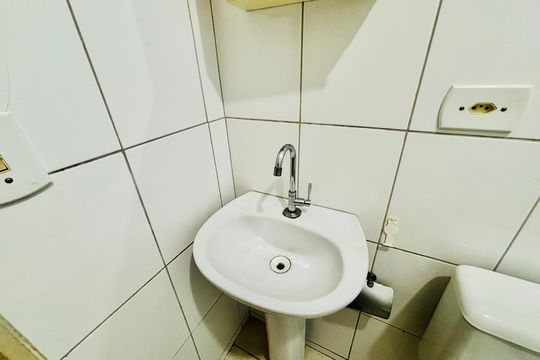 Banheiro de casa para alugar com 2 quartos, 100m² em Burgo Paulista, São Paulo