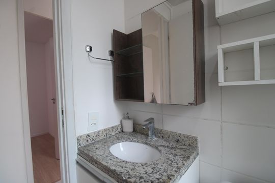 Banheiro de apartamento para alugar com 2 quartos, 43m² em Curicica, Rio de Janeiro