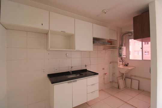 Cozinha de apartamento para alugar com 2 quartos, 43m² em Curicica, Rio de Janeiro