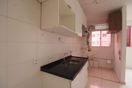 Cozinha de apartamento para alugar com 2 quartos, 43m² em Curicica, Rio de Janeiro