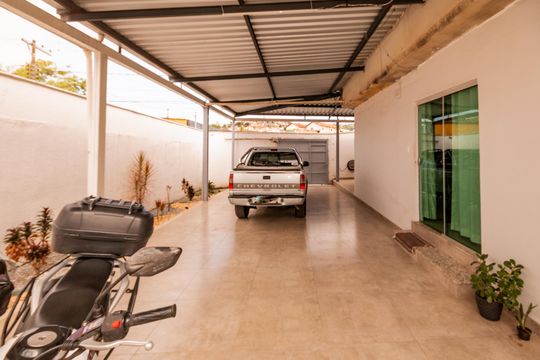 Garagem de casa à venda com 2 quartos, 144m² em Cristina B, Belo Horizonte