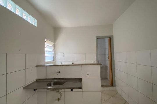 Cozinha de kitnet/studio para alugar com 1 quarto, 35m² em Casa Branca, Belo Horizonte