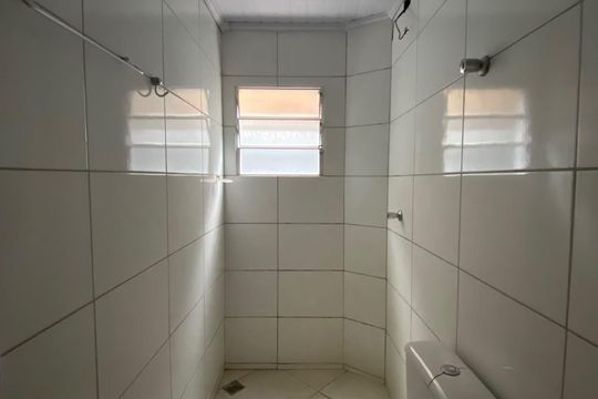 Banheiro de kitnet/studio para alugar com 1 quarto, 35m² em Casa Branca, Belo Horizonte