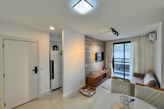 Sala de apartamento à venda com 2 quartos, 47m² em Recreio dos Bandeirantes, Rio de Janeiro