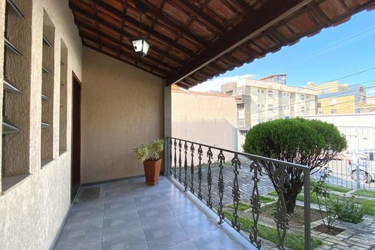 Varanda de casa à venda com 5 quartos, 252m² em Sagrada Família, Belo Horizonte