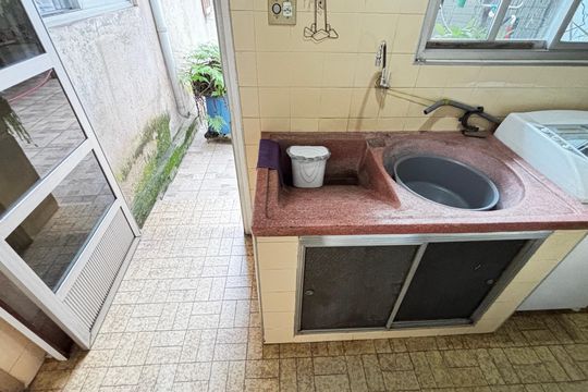 Área de Serviço de casa à venda com 3 quartos, 212m² em Vila Lucinda, Santo André