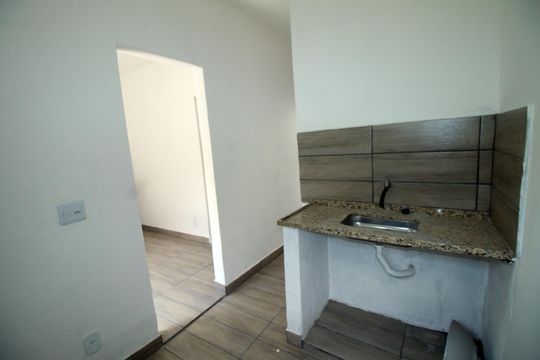 Cozinha de casa para alugar com 1 quarto, 35m² em Vigário Geral, Rio de Janeiro