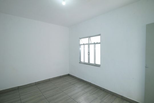 Quarto de casa para alugar com 1 quarto, 35m² em Vigário Geral, Rio de Janeiro
