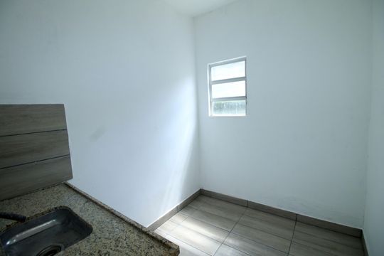 Cozinha de casa para alugar com 1 quarto, 35m² em Vigário Geral, Rio de Janeiro