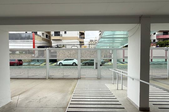 Fachada de apartamento para alugar com 2 quartos, 79m² em Jardim Sao Miguel, Guarujá