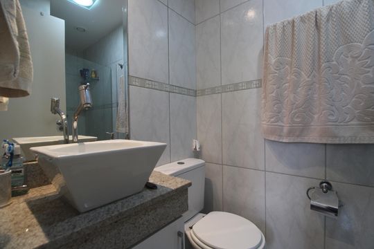 Banheiro da suíte de apartamento à venda com 2 quartos, 57m² em Freguesia (jacarepaguá), Rio de Janeiro