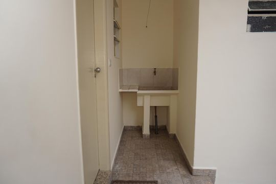 Área de serviço de casa para alugar com 1 quarto, 30m² em Jardim Irapiranga, Embu das Artes