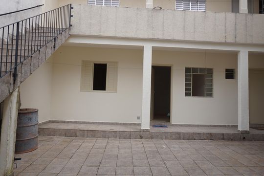 Área externa de casa para alugar com 1 quarto, 30m² em Jardim Irapiranga, Embu das Artes