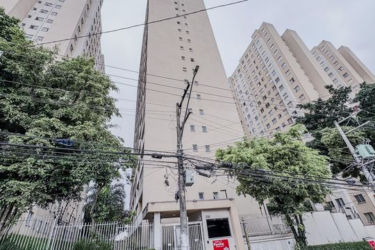 Fachada de apartamento para alugar com 1 quarto, 45m² em Vila Penteado, São Paulo