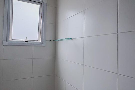 Banheiro da Suíte de apartamento para alugar com 1 quarto, 45m² em Vila Penteado, São Paulo