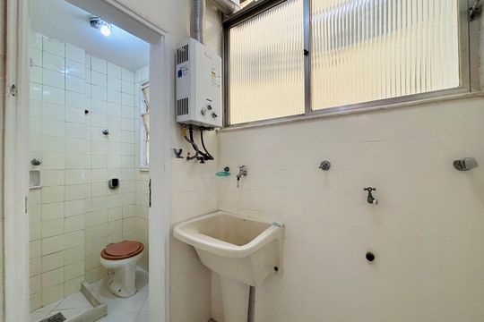 Área de serviço de apartamento para alugar com 2 quartos, 72m² em Laranjeiras, Rio de Janeiro