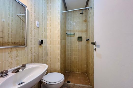 Banheiro Social de apartamento para alugar com 2 quartos, 72m² em Laranjeiras, Rio de Janeiro