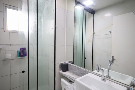 Banheiro de apartamento à venda com 2 quartos, 47m² em Padroeira, Osasco