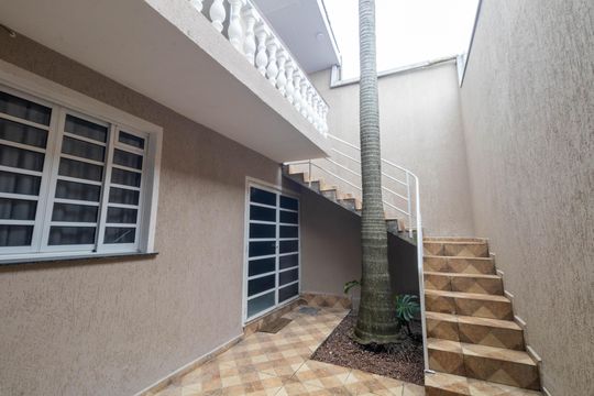 Fachada de casa para alugar com 3 quartos, 140m² em Novo Mundo, Curitiba