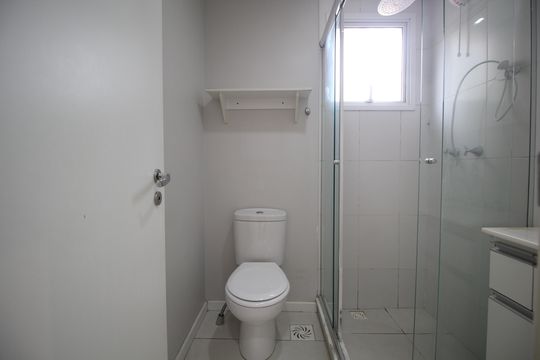 Banheiro de apartamento à venda com 2 quartos, 80m² em Jardim Carvalho, Porto Alegre