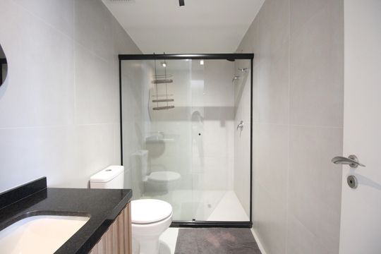 Banheiro de apartamento à venda com 1 quarto, 80m² em Jardim Carvalho, Porto Alegre