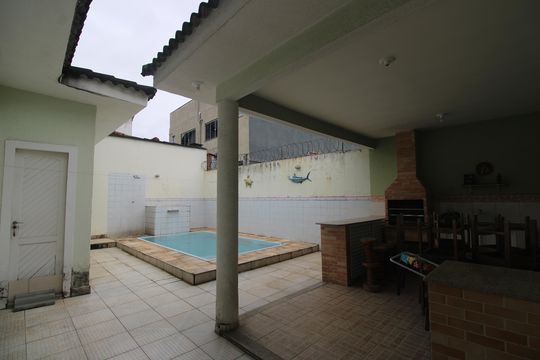 Fundos de casa de condomínio à venda com 4 quartos, 286m² em Taquara, Rio de Janeiro