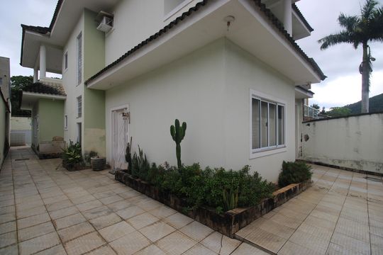 Frente da casa de casa de condomínio à venda com 4 quartos, 286m² em Taquara, Rio de Janeiro