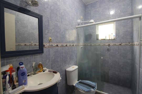 Banheiro da suíte 1 de casa de condomínio à venda com 4 quartos, 286m² em Taquara, Rio de Janeiro