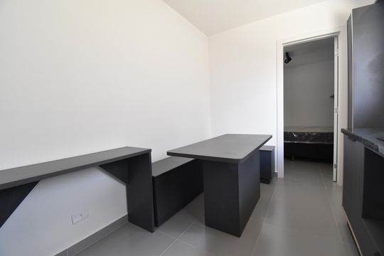 Cozinha de kitnet/studio para alugar com 1 quarto, 27m² em Novo Mundo, Curitiba