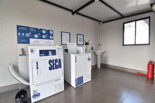 Área comum - Lavanderia de kitnet/studio para alugar com 1 quarto, 27m² em Novo Mundo, Curitiba