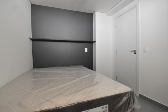 Quarto de kitnet/studio para alugar com 1 quarto, 27m² em Novo Mundo, Curitiba
